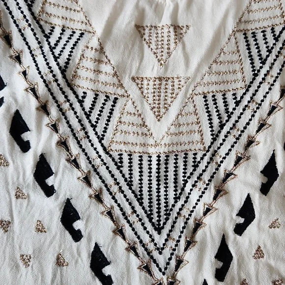 Apt. 9 White Geometric Embroidered Tank Top - Picture 3 of 8